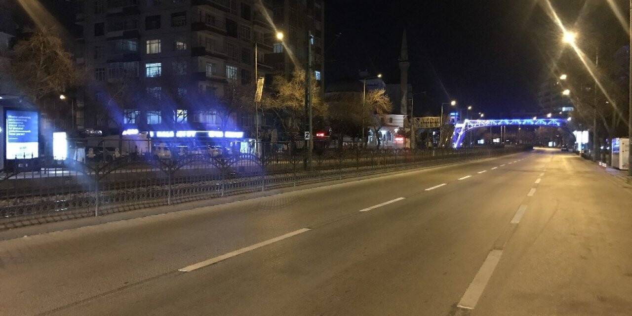 Konya’da 32 saatlik sokağa çıkma kısıtlaması başladı