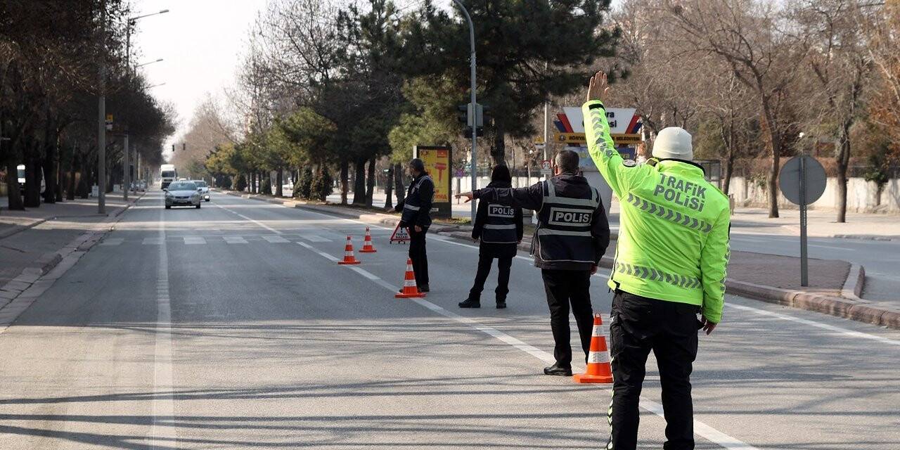 Kırmızı kategorideki Konya'da, polisler 63 noktada denetim yapıyor