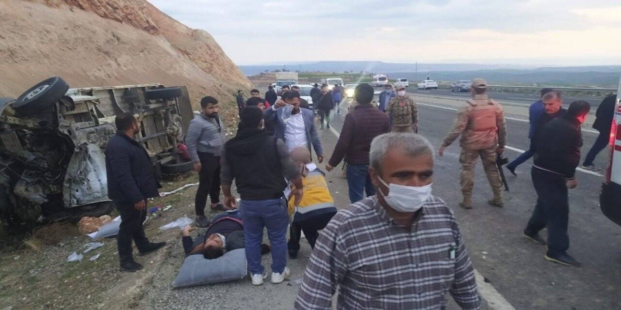 Diyarbakır’da feci kaza: 5 ölü, 4 yaralı