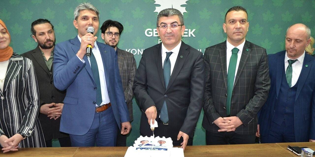Gelecek Partisi Konya’da 1. Yılında Pasta Kesti