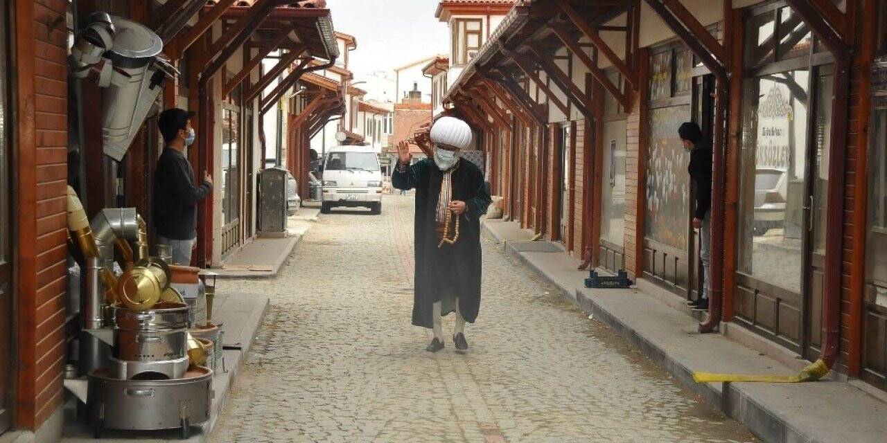 Konya'da Nasreddin Hoca’dan mavileşme çağrısı