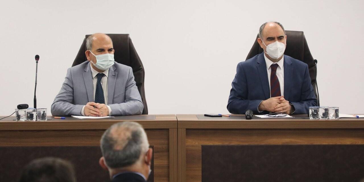 Kırmızı kategorideki Konya'da Vali Özkan İl Sağlık Müdürlüğü’nde incelemelerde bulundu