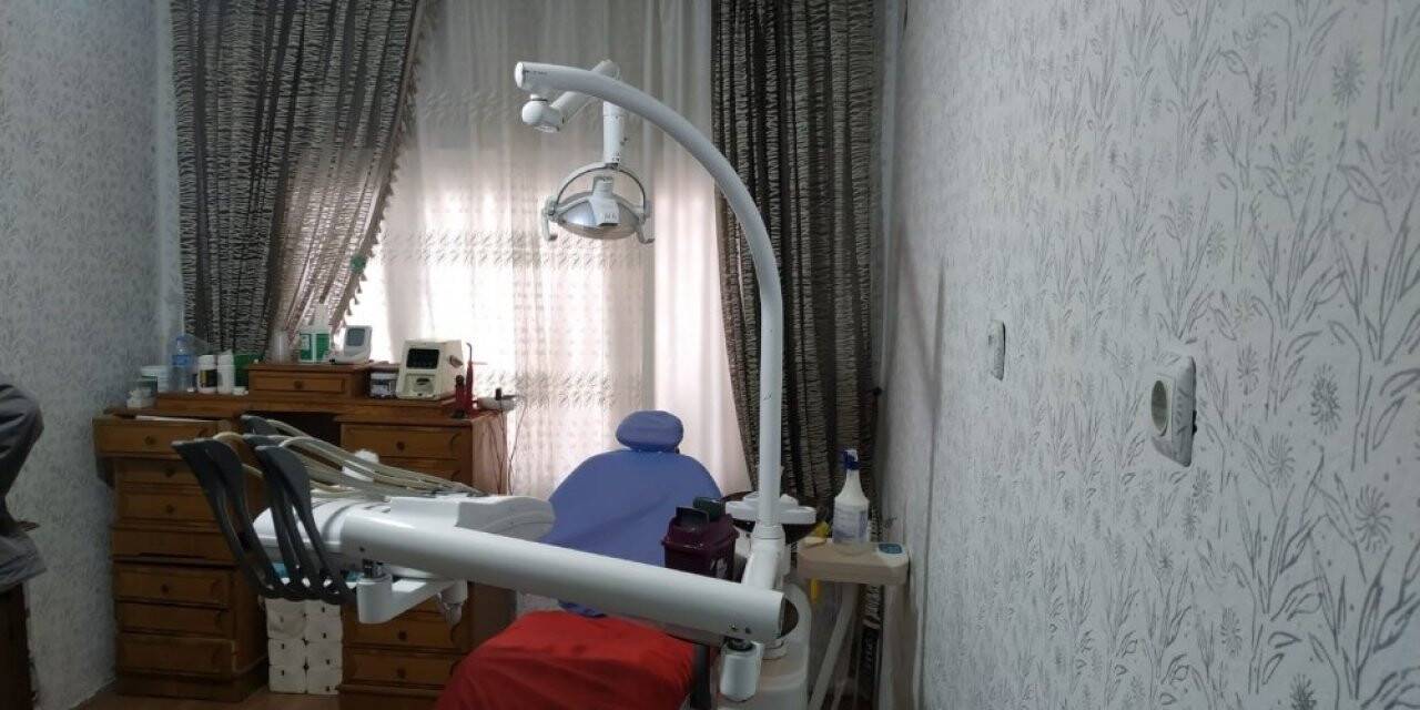 Konya'da yaşayan Suriyeli oturduğu evi kaçak diş muayenehanesine çevirmiş