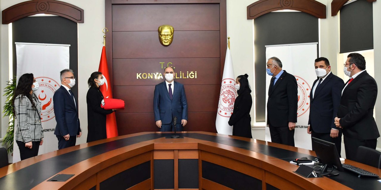 Şanlı Türk bayrağı Konya’dan Çanakkale’ye uğurlandı