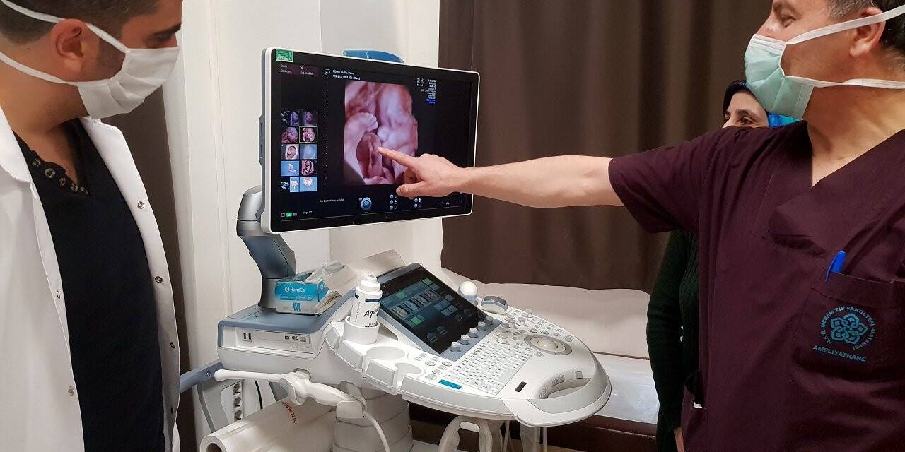 Konya'da anne karnındaki bebek göbek kordonundan yapılan 10 kan nakliyle yaşama tutundu