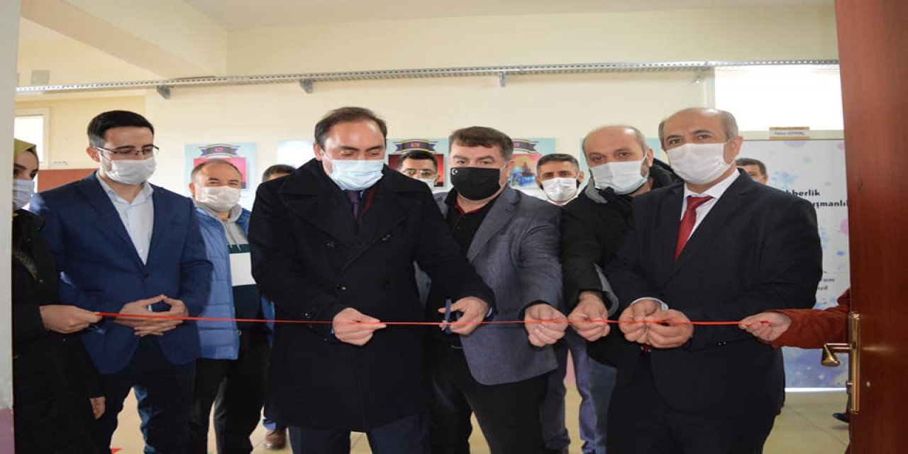 Hüyük Kaymakamı Demirkol, Anadolu İmam-Hatip Lisesi spor salonunun açılışını gerçekleştirdi