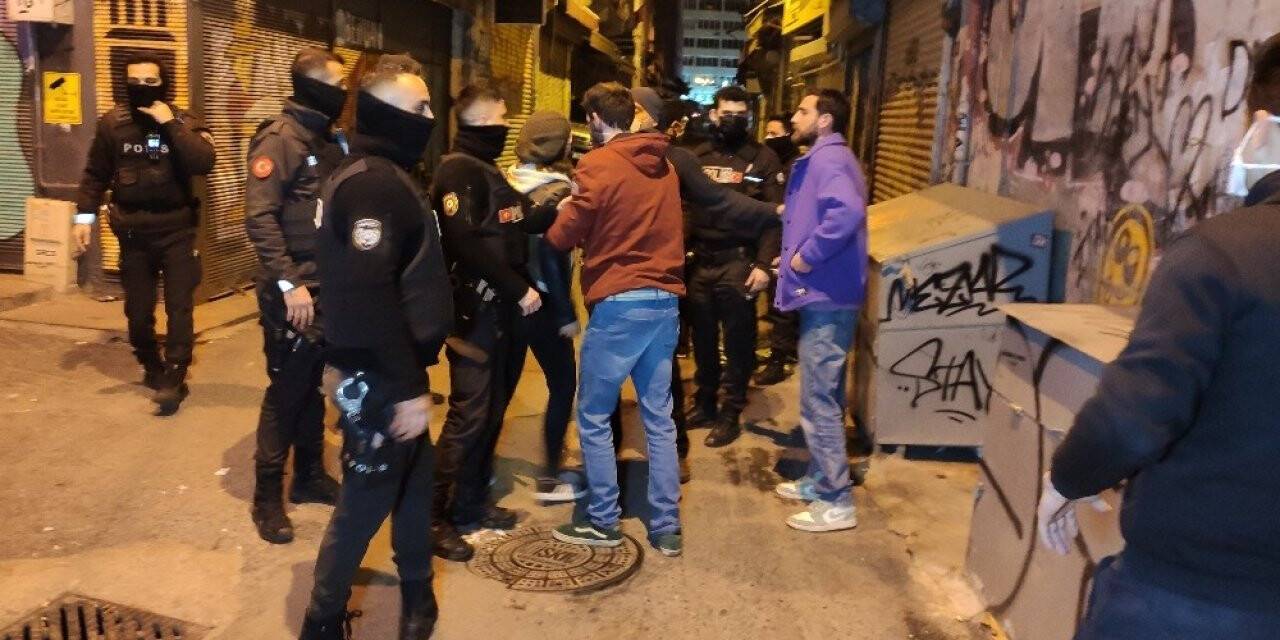 Parti yapılan mekana polis baskını