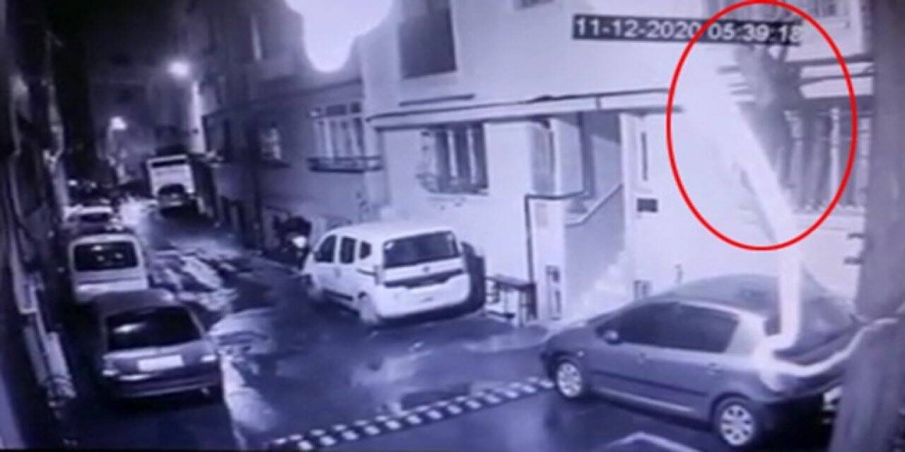 Pencere korkuluklarından tırmanıp eve giren hırsız kamerada