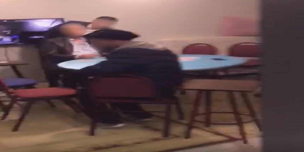 Kumar oynatılan eve kameralı polis baskını