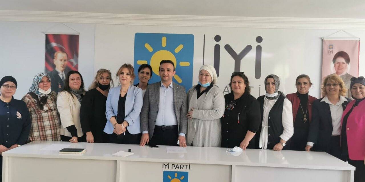İYİ Parti, kadın kollarını buluşturdu