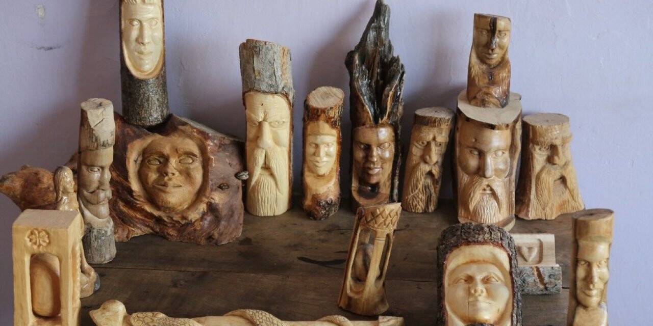 Sobada yakacağı odunla sanat öğrendi, çeşit çeşit ürün ortaya çıkardı