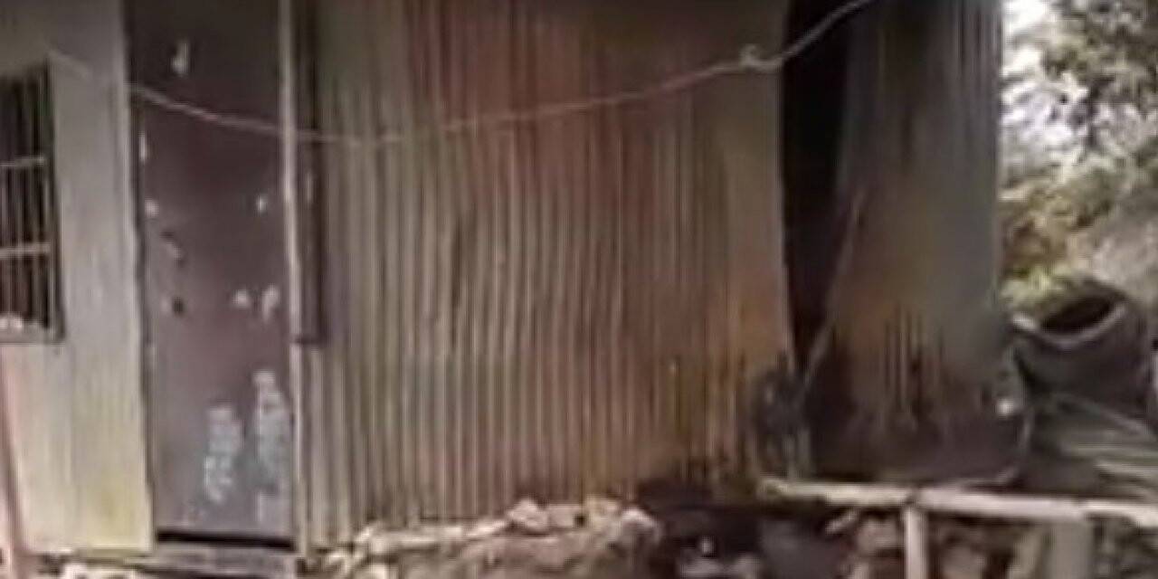 Yanan ev kullanılamaz hale geldi