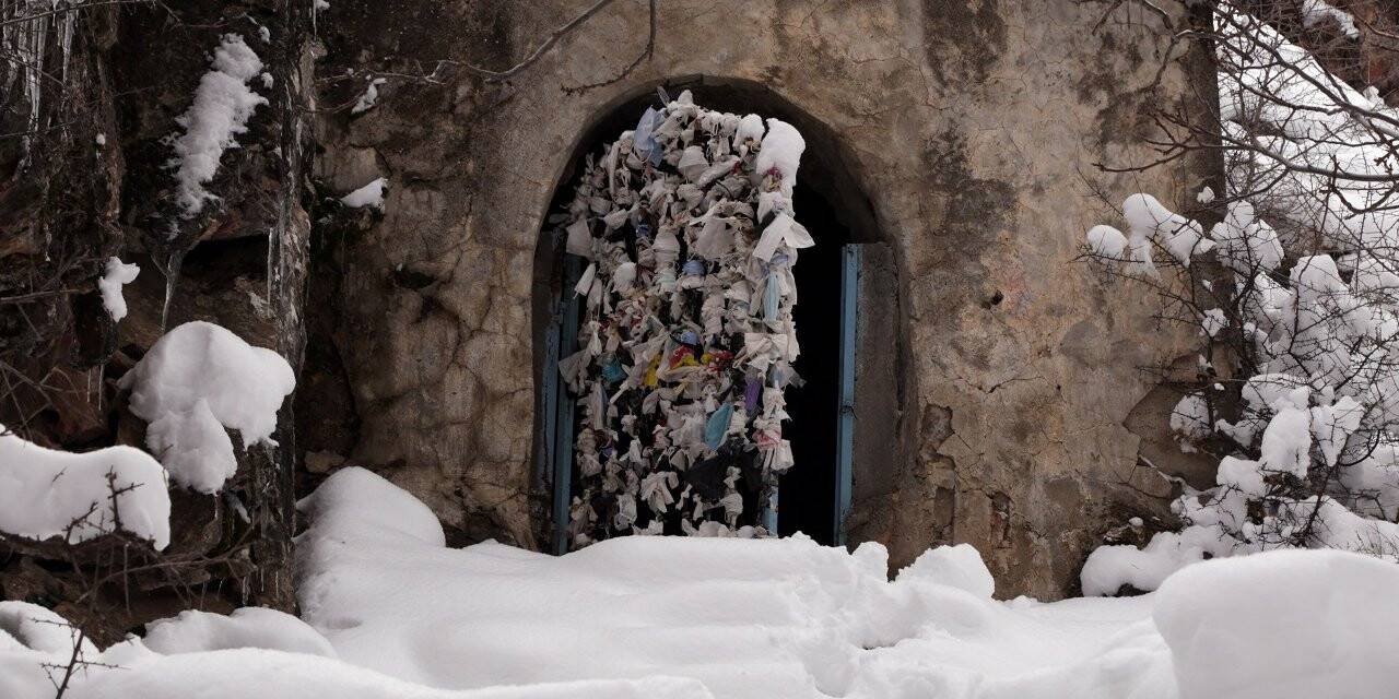 Konya'da, Hitit dönemine ait 3 bin yıllık tarım anıtı kar yağışıyla beyaza büründü