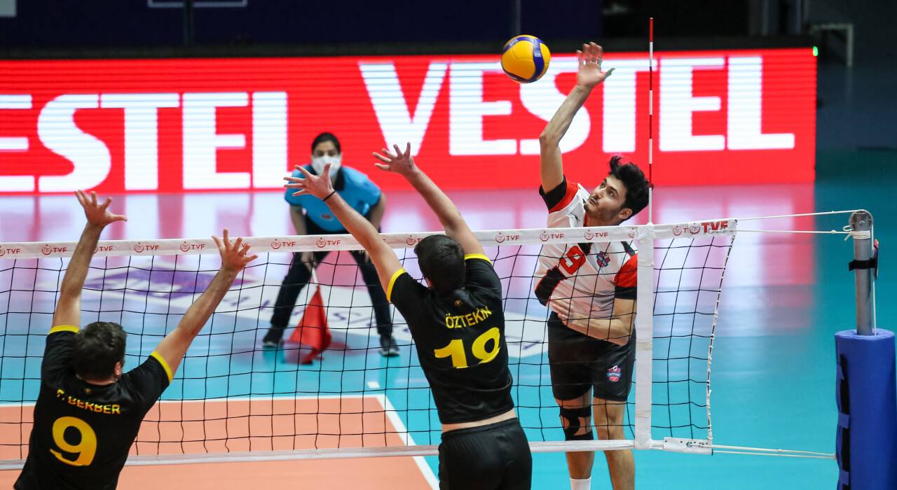 Büyükşehir Voleybol’dan kritik mağlubiyet!