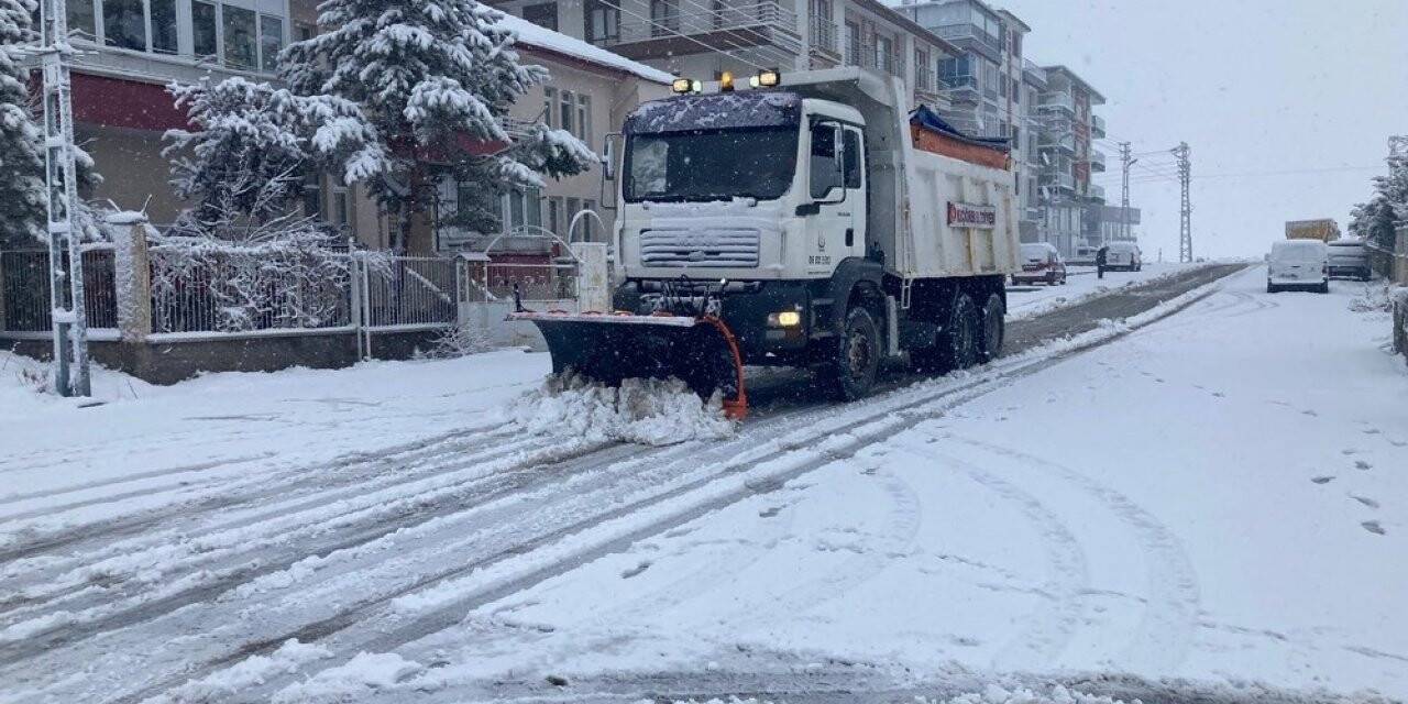 Keçiören’in yüksek noktalarında yoğun kar mesaisi