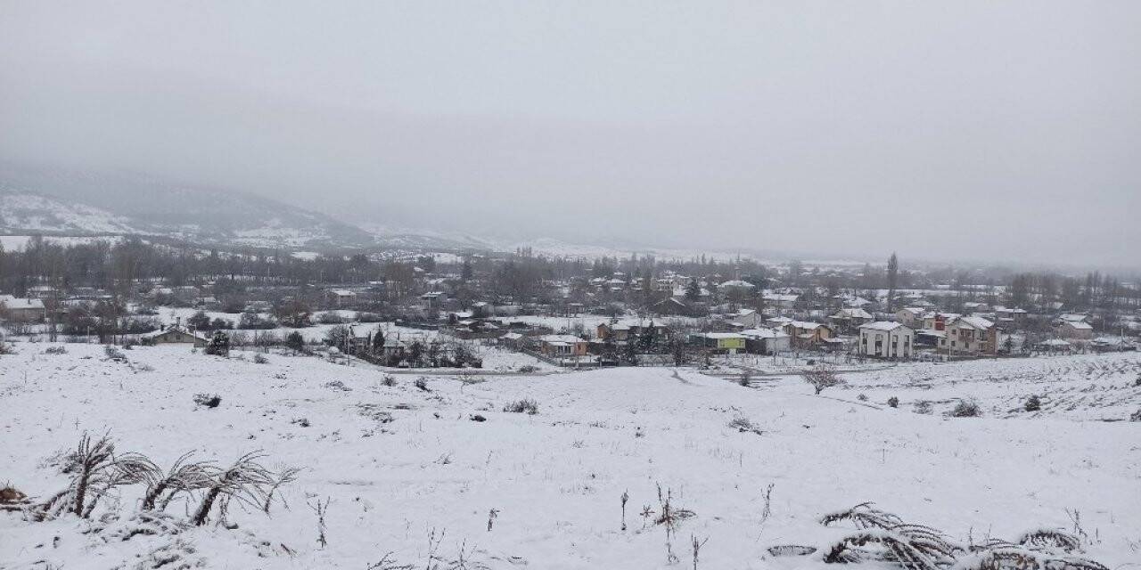 Kar yağışı Konya Antalya karayolunda etkili oldu
