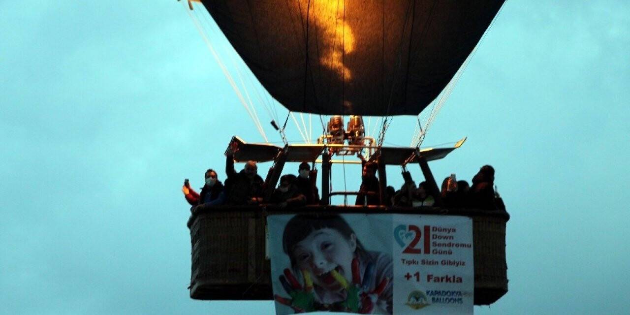 Down Sendromlu çocuklar Kapadokya’da balona bindi