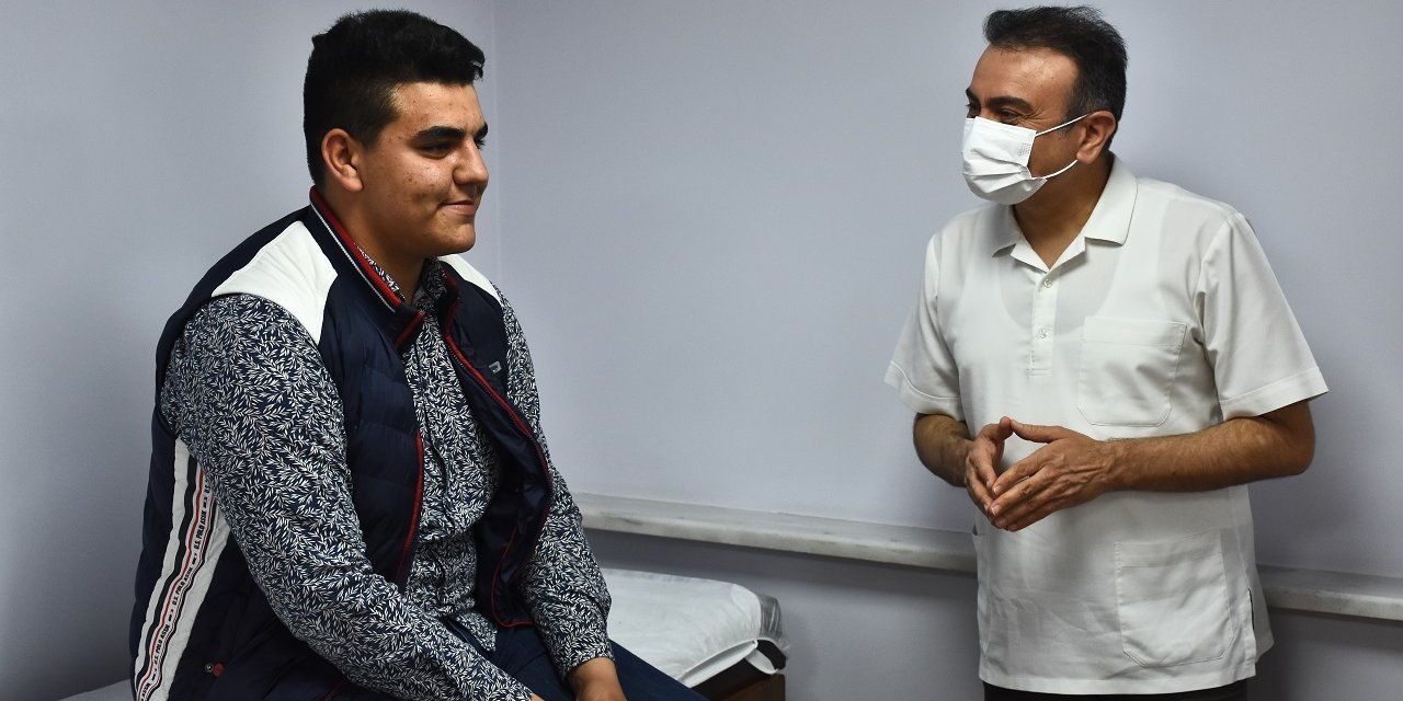 Konya'da 17 yaşındaki genç Kovid-19 ile yüz felcine aynı anda yakalandı