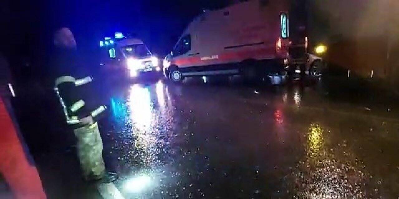 Tır ile otomobil kafa kafaya çarpıştı: 1 ölü