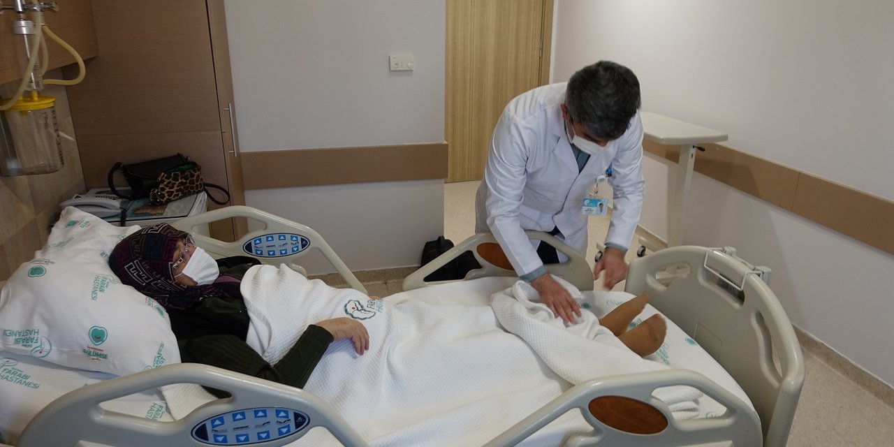 Konya'da yaşamasından ümidi kesilen 60 yaşındaki kadın kısmi felci yendi
