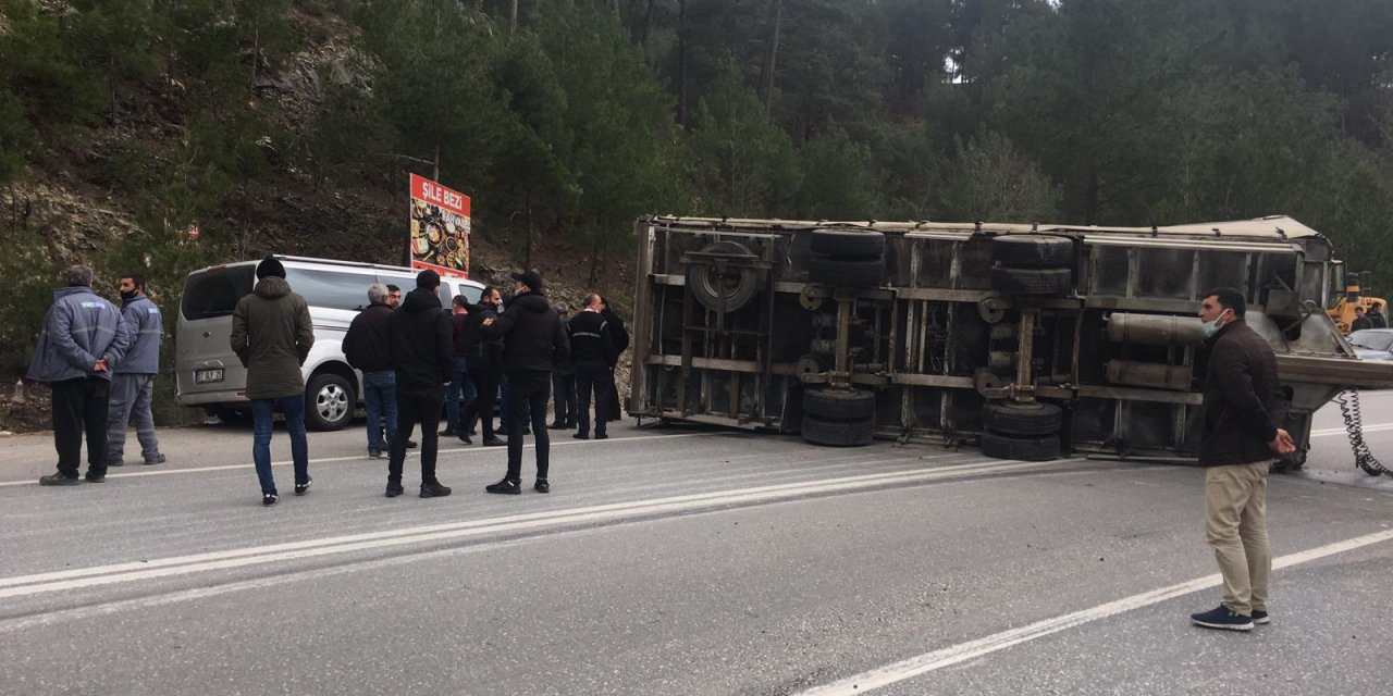 Akseki-Manavgat kara yolundaki kaza ulaşımı aksattı