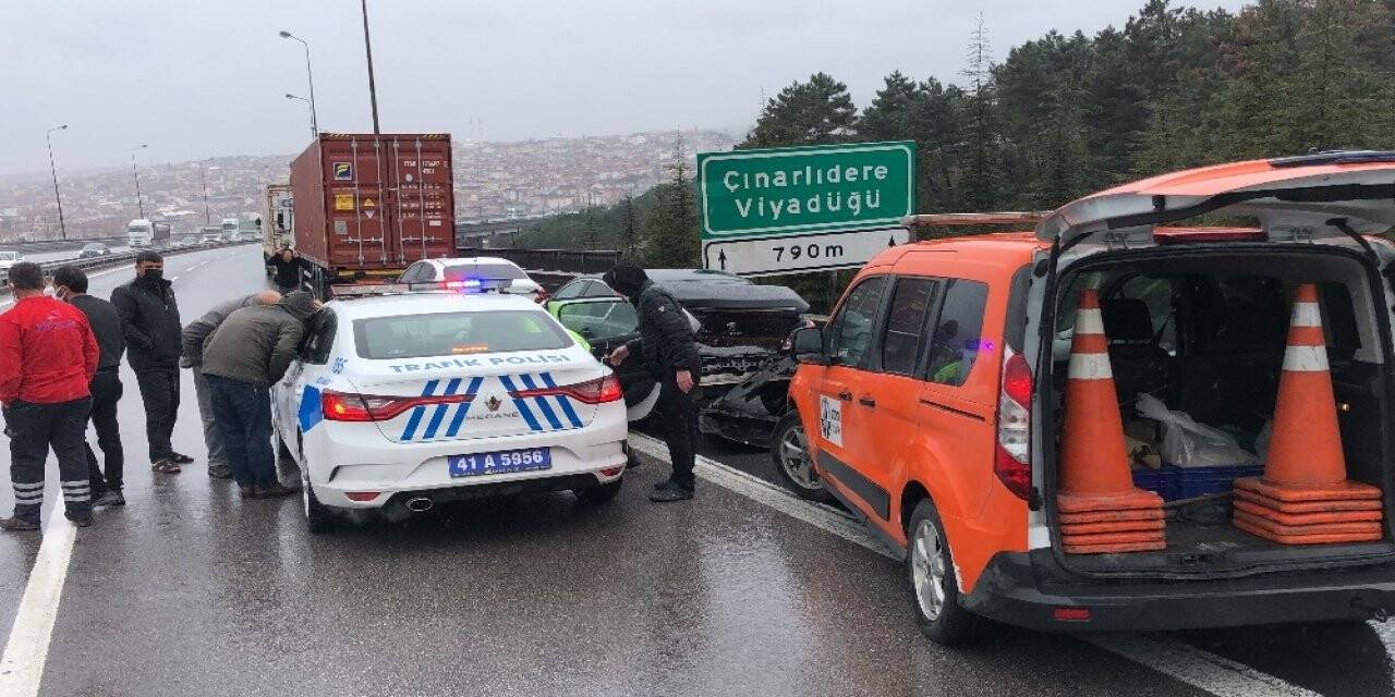 10 aracın karıştığı zincirleme kaza TEM’i kapattı