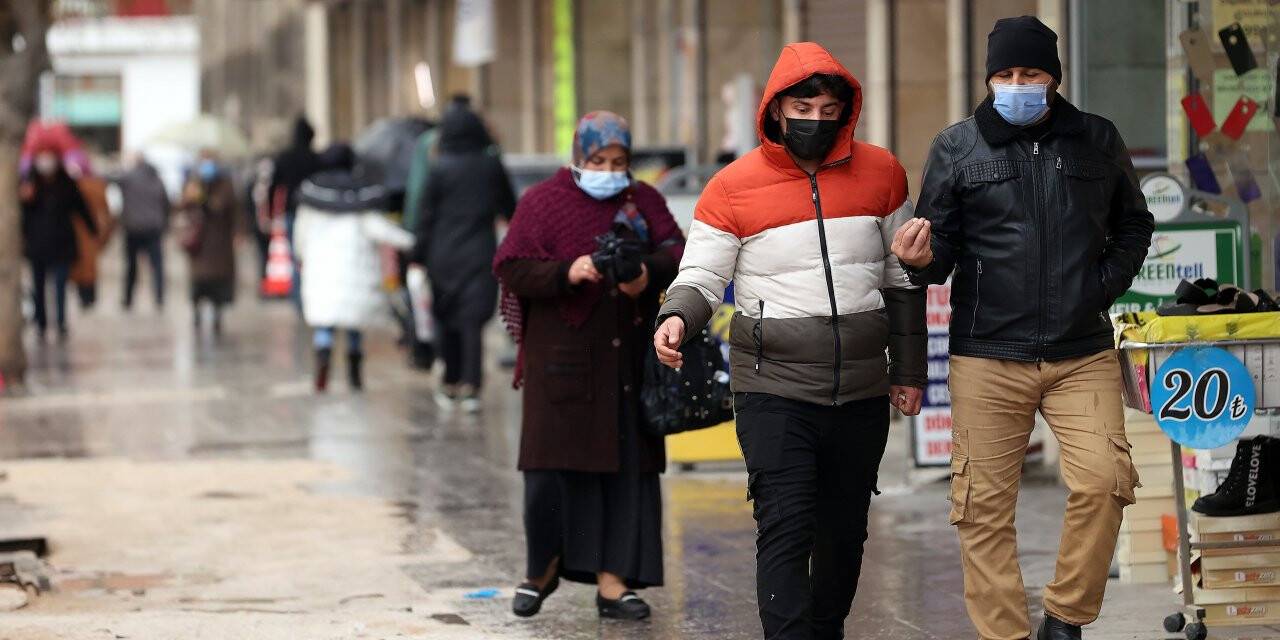 Tedbirlere Uymayanlar Tepki Çekiyor