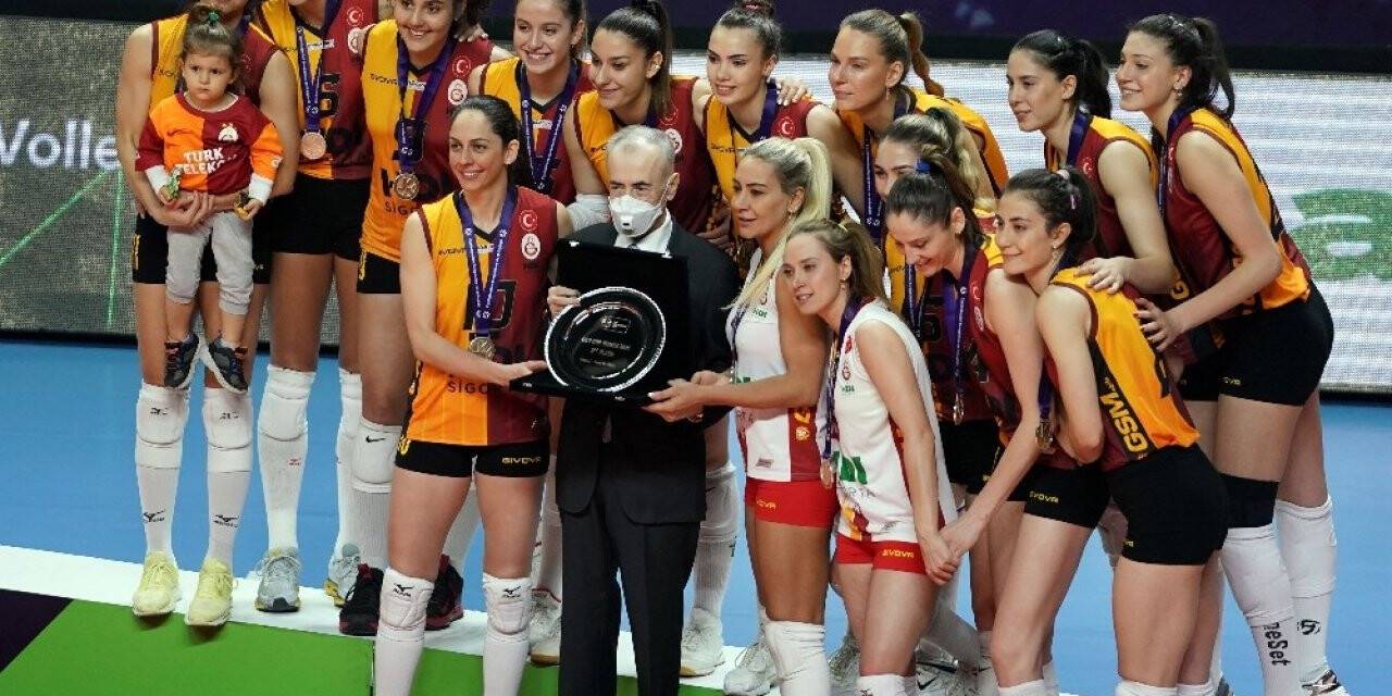 Galatasaray ikincilik madalyasını aldı