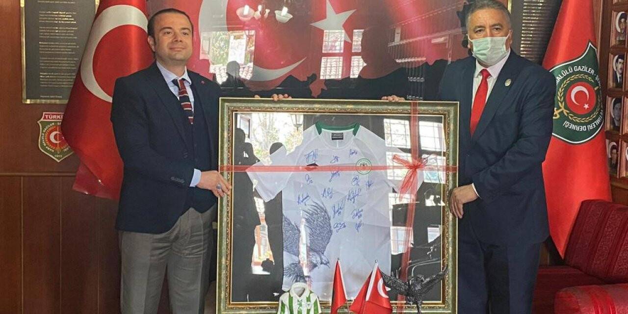 Konyaspor’dan şehit ailelerine ziyaret