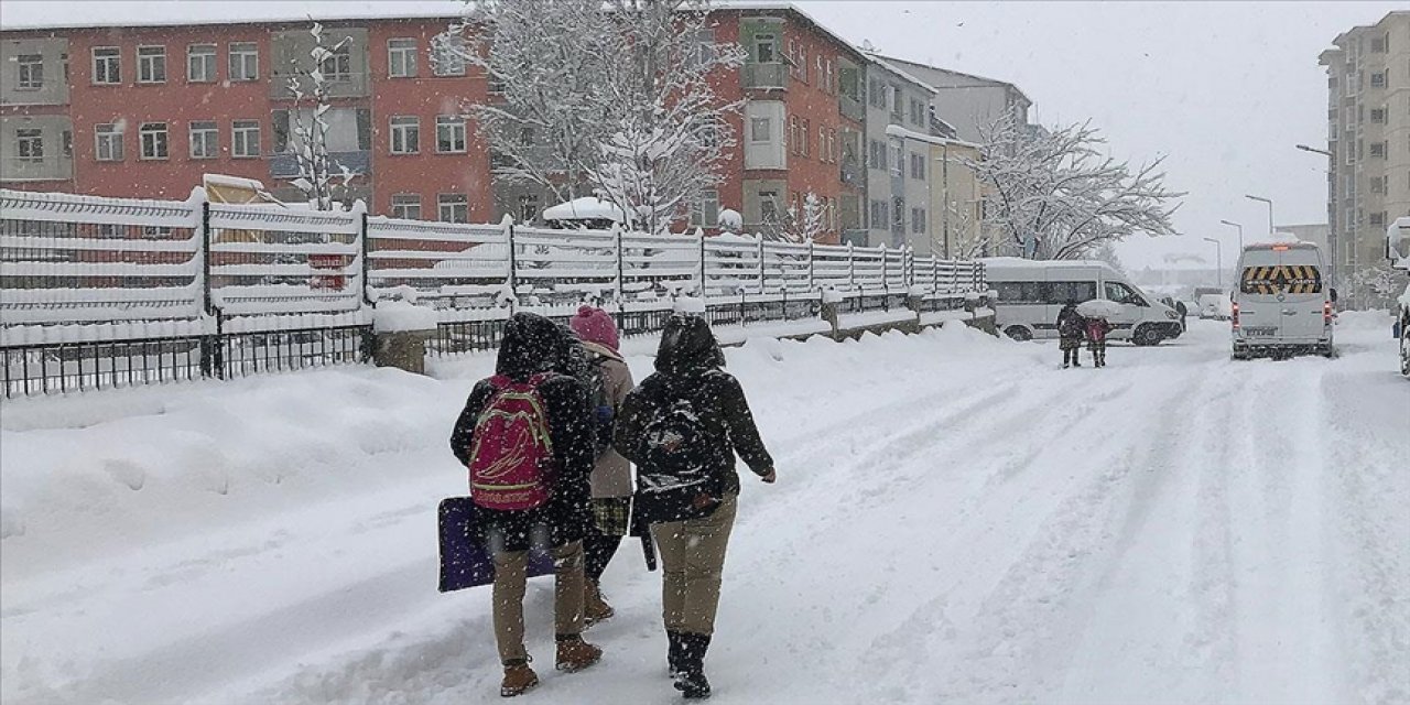 Konya'nın 9 ilçesinde kar yağışı nedeniyle yüz yüze eğitime ara verildi