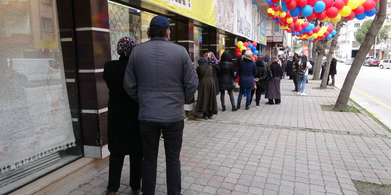 Ucuz halı kuyruğu
