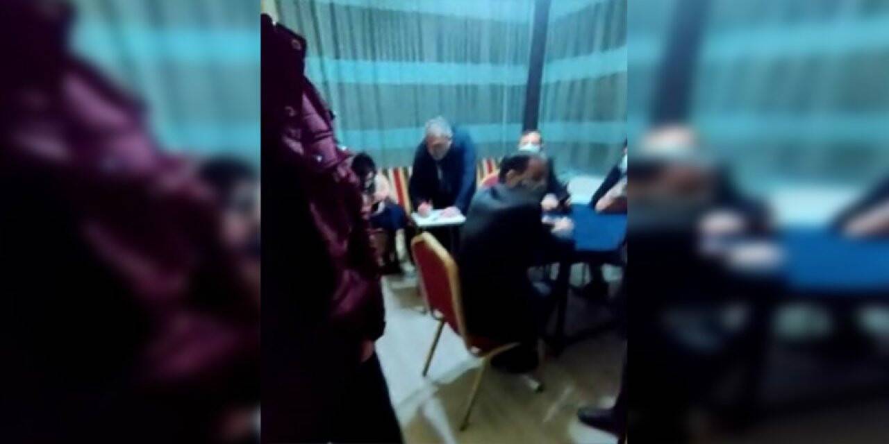 Apartmandaki kahvehanede yine polise yakalandılar