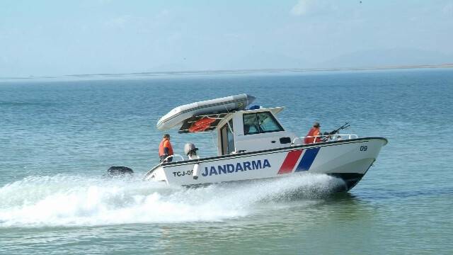Jandarma Gölde Kaçak Ava Geçit Vermiyor
