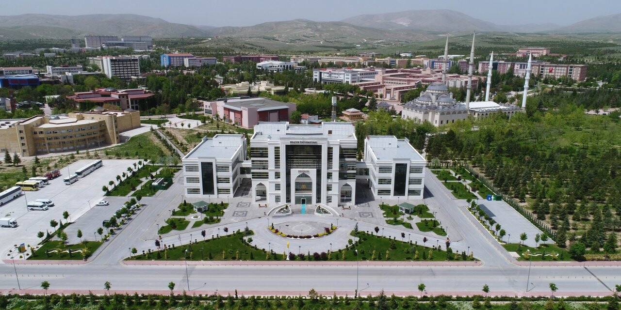 Selçuk Üniversitesi 50 yaş altı genç üniversiteler arasında dünyada ilk 400'de