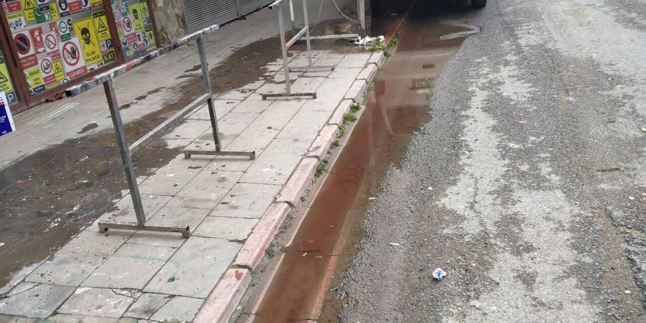 Konya'da depodan akan kan ve kötü koku ekipleri alarma geçirdi