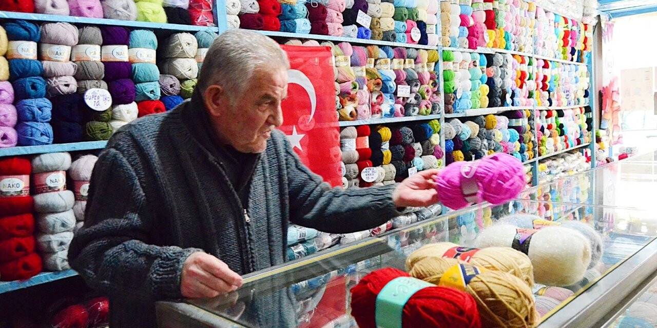 Yünleriyle 70 yıldır gönülleri ısıtıyor