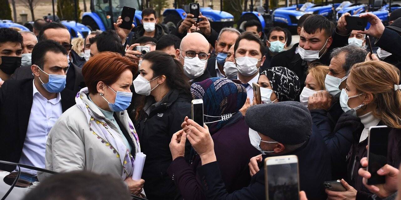 Akşener Konya’da Bahçeli’ye Yüklendi