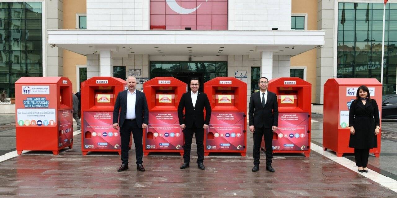 Giysiler çöpe değil kumbaraya atılıyor