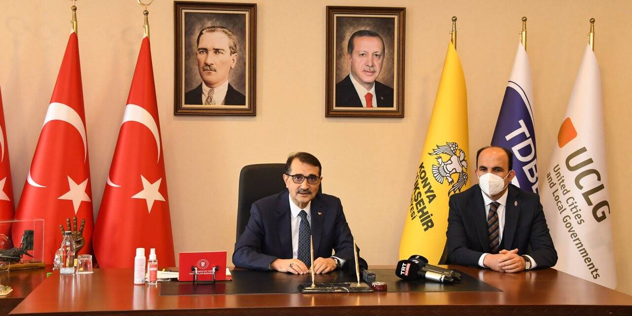 Bakan Dönmez'den Konya belediyelerine övgü
