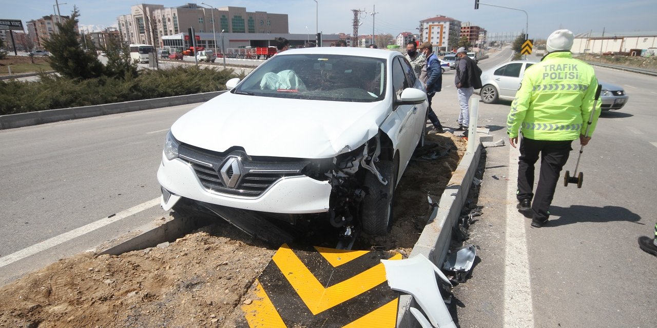 Konya'da kaza! Otomobille motosiklet çarpıştı: 2 yaralı