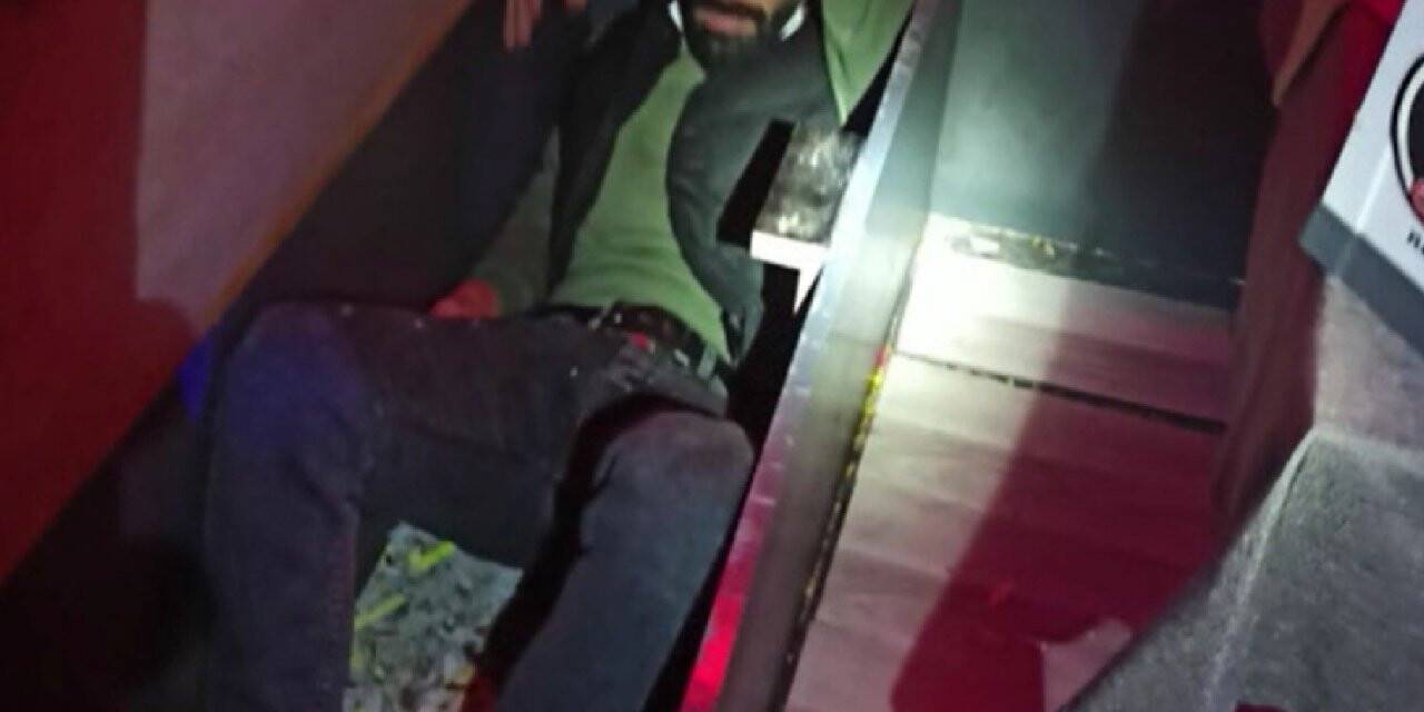 Konya'da eğlence mekanına baskın! 2 kişi tezgah dolabından ve koltuk kasasından çıktı