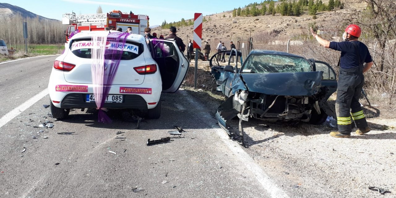 Konya'da gelin arabasının da karıştığı zincirleme trafik kazasında 7 kişi yaralandı