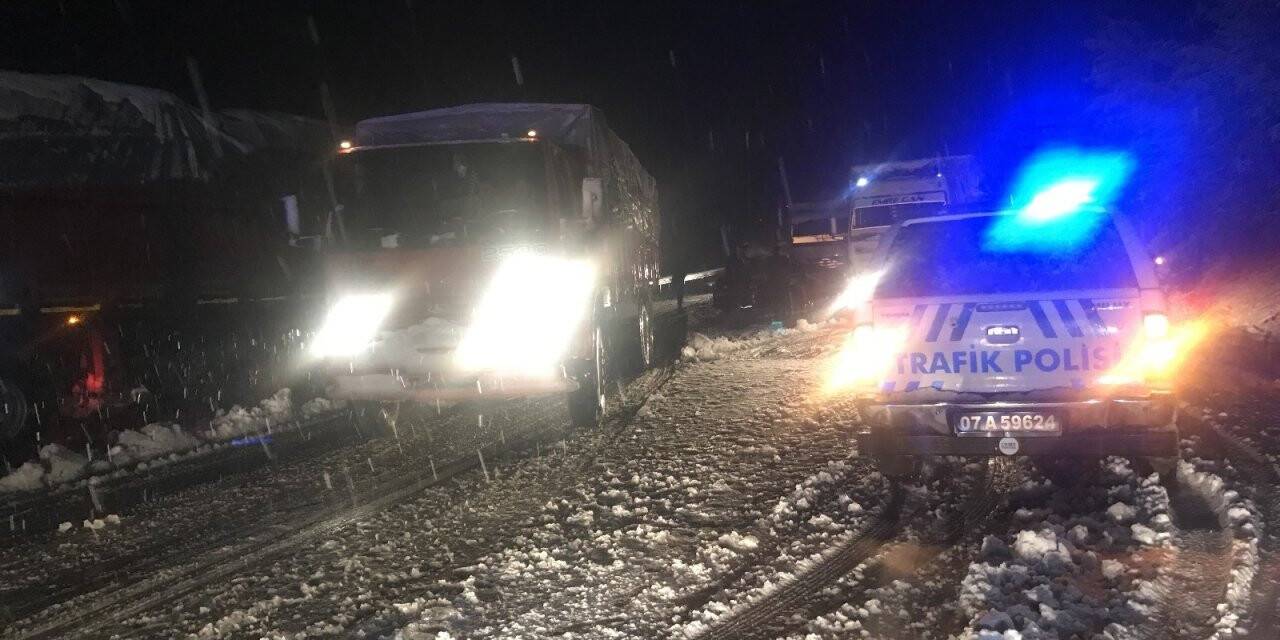 Konya yolunda kar yağışı etkili oluyor
