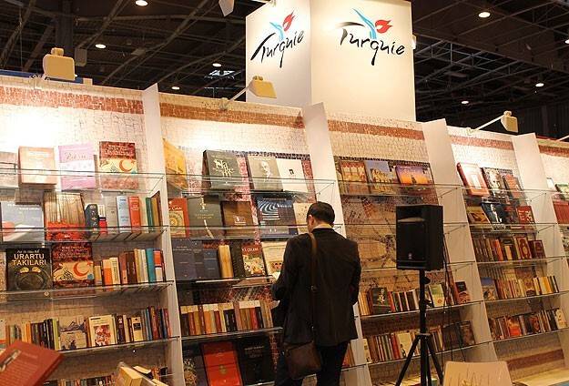 "100 Geleneksel Sanatçı" Kitabı Yayımlandı