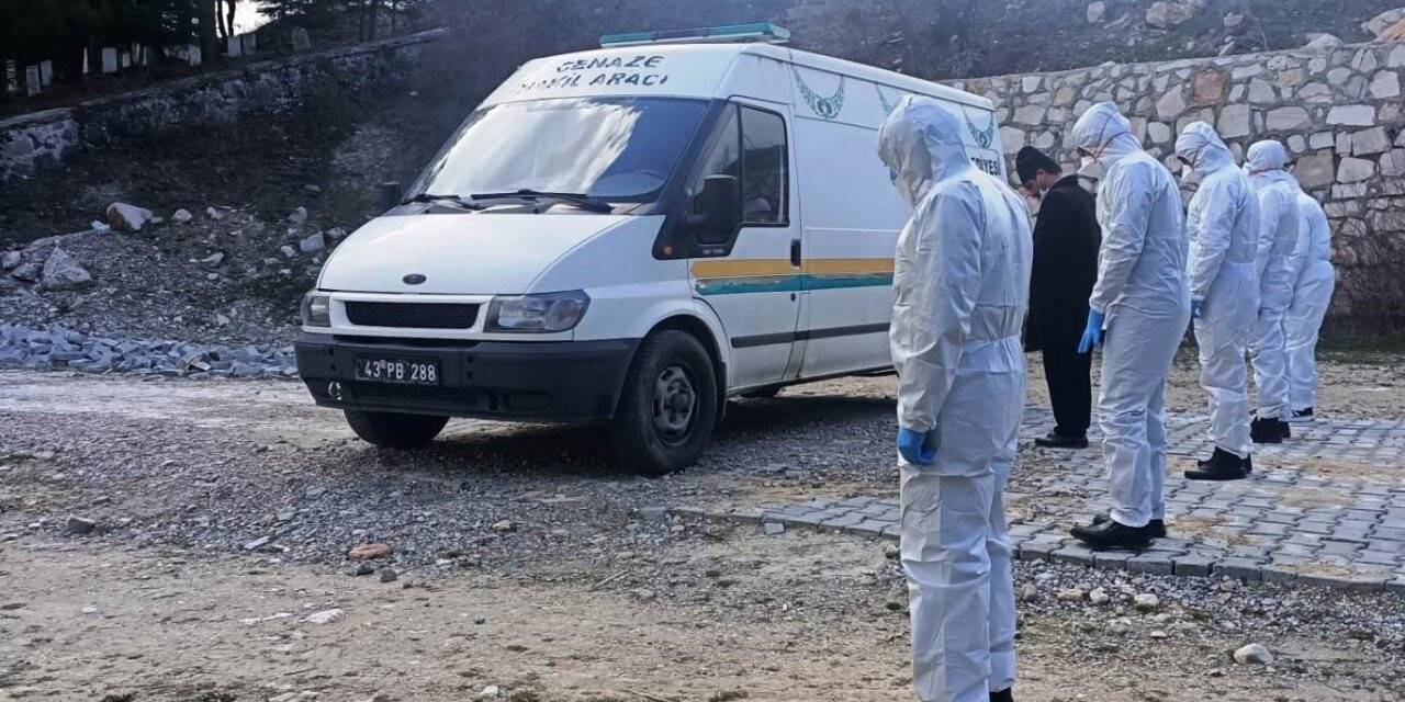 Koronavirüs tedavisi gören öğretmen hayatını kaybetti
