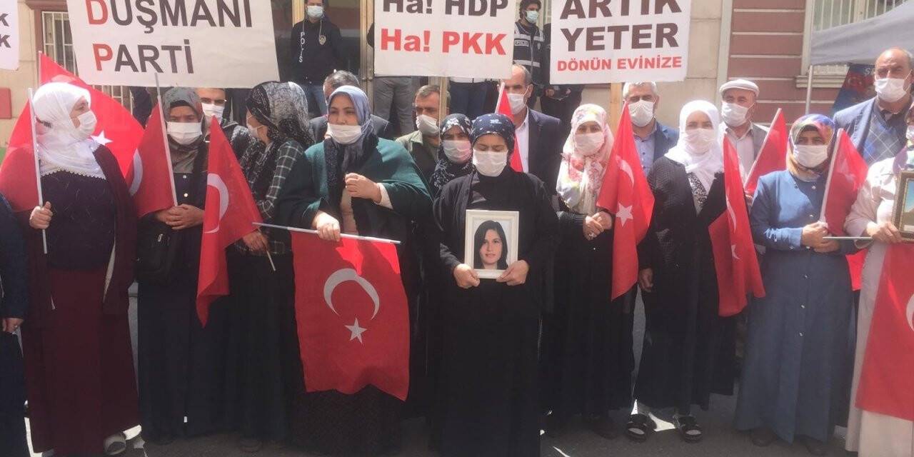 Yüreği yanık bir anne daha HDP önündeki evlat nöbeti eylemine katıldı