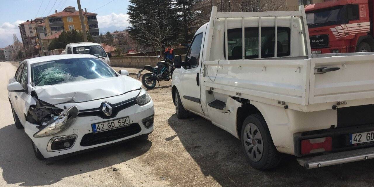 Konya'da kaza! Otomobil ile pikap çarpıştı: 1 yaralı