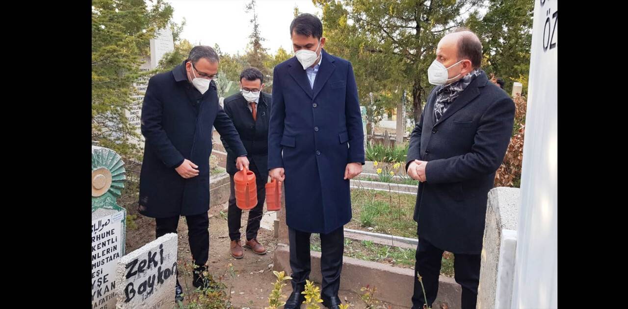 Bakanlardan kabir ziyareti