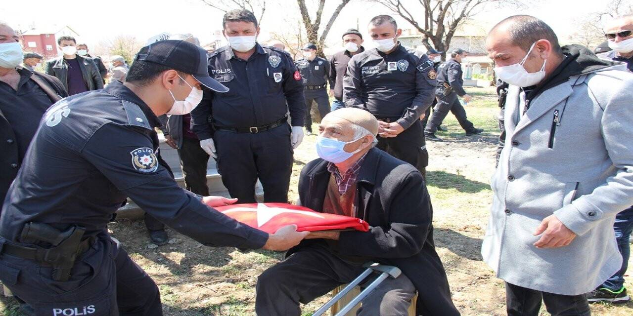 Kanserden vefat eden polis toprağa verildi