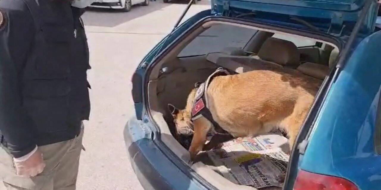 Konya'da otomobilin bagajından 5 bin 150 adet ecstasy çıktı
